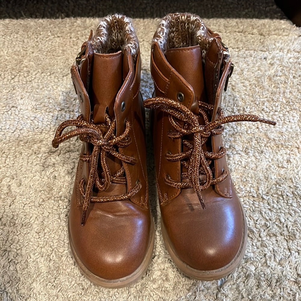 Girls boots